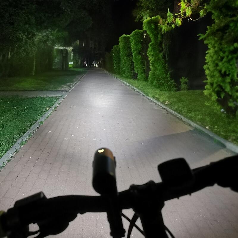 Cyklistické přední světlo VA0072 450lm akumulátorové