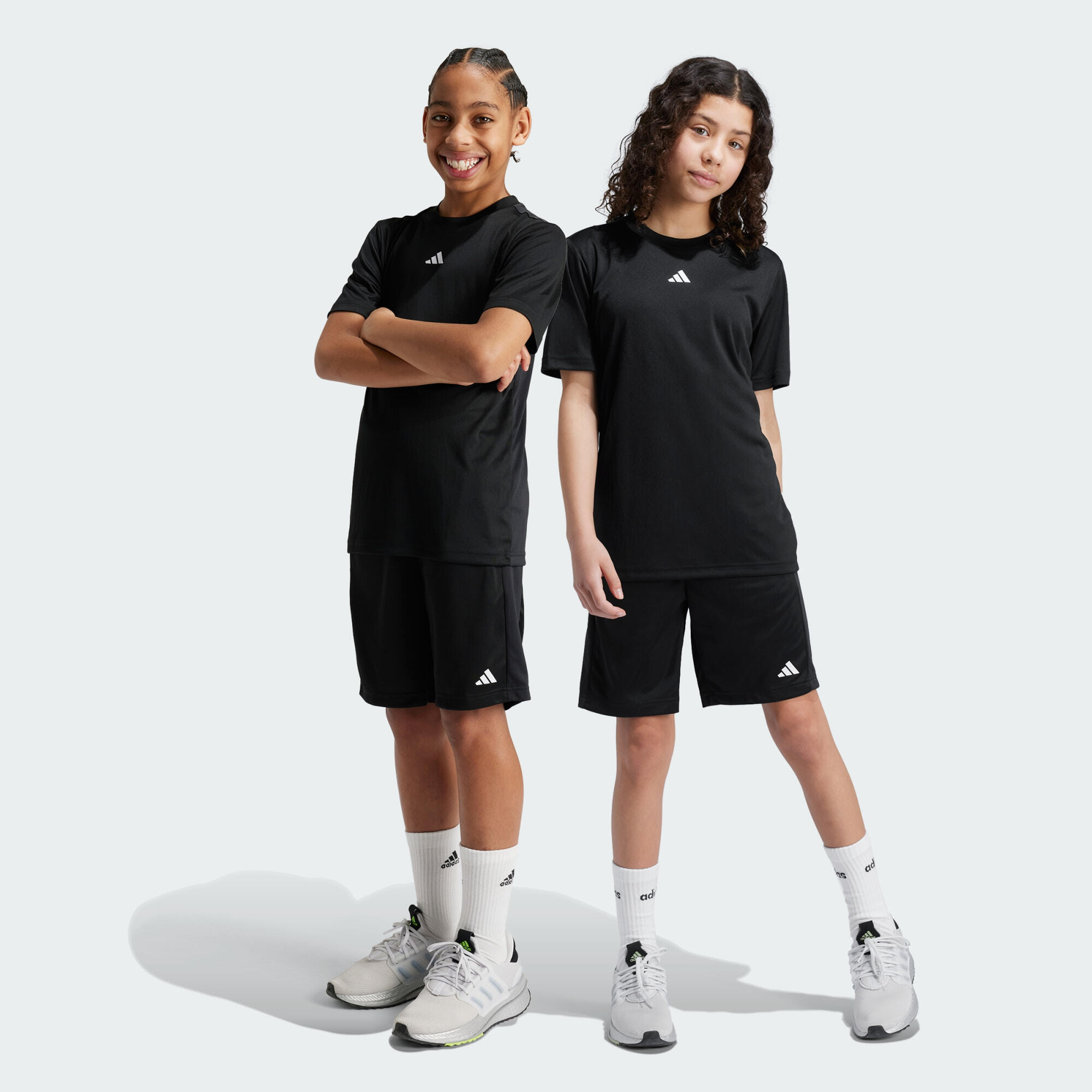 Adidas - Short À Logo Coupe Standard Train Essentials Enfants - Short - Blanc|noir - 13-14 Ans - Decathlon