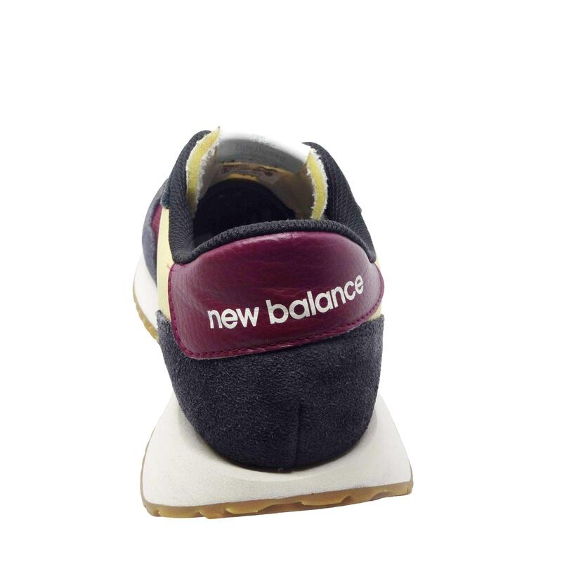 Tweedehands  237 - New Balance Très bon état