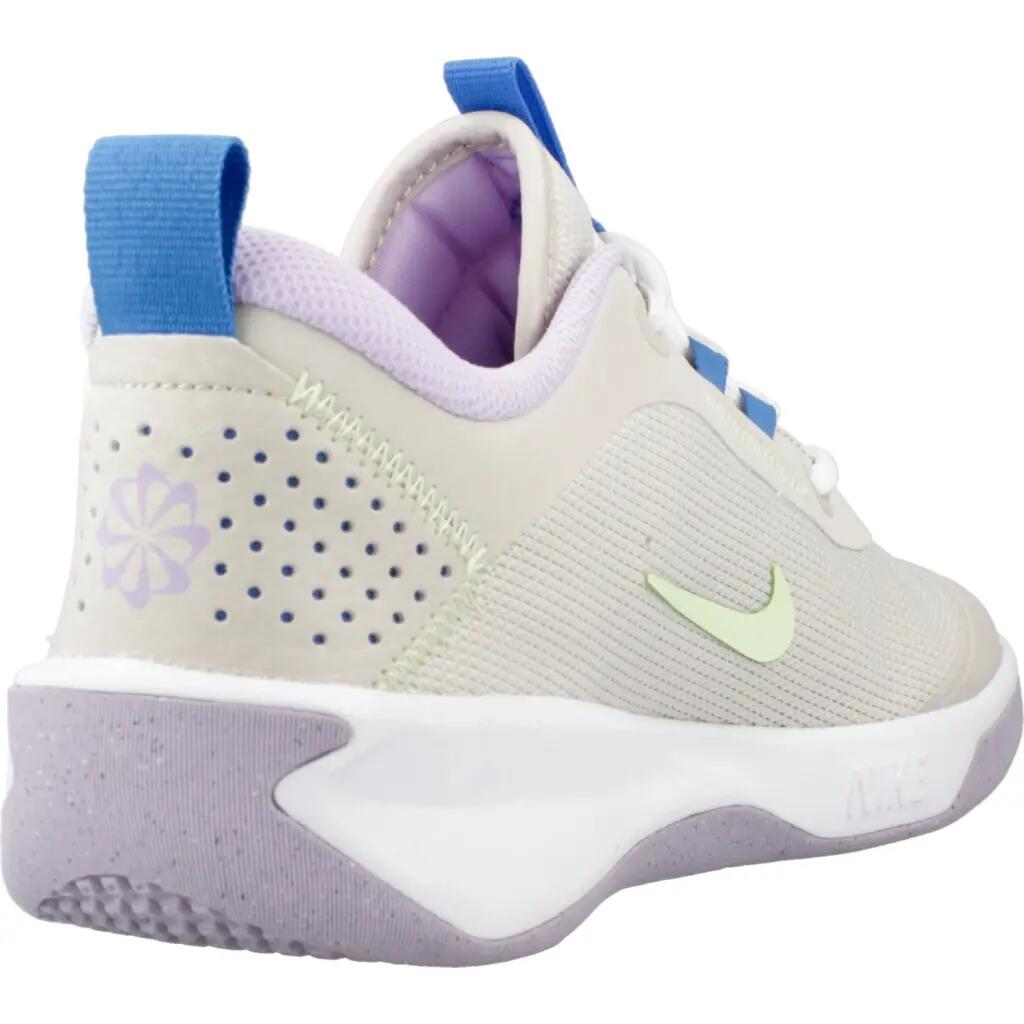 Nike Omni Multi-Court Beige Schuhe 3/5