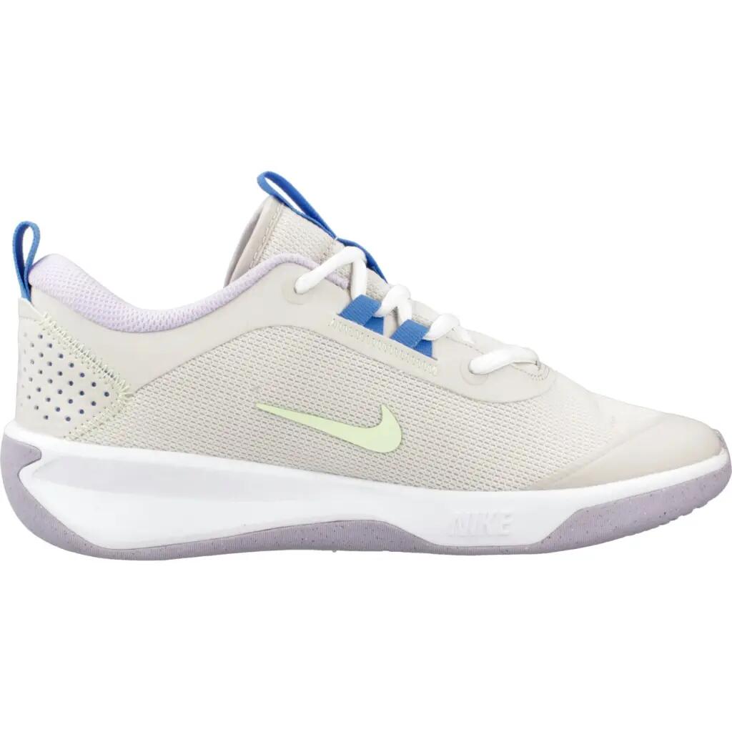 Nike Omni Multi-Court Beige Schuhe 4/5