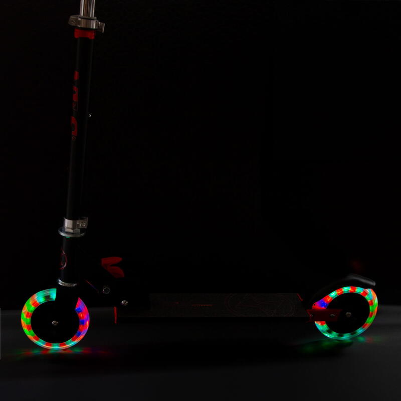 Trotinetă pentru copii  cu roți LED Nils Extreme HD120L