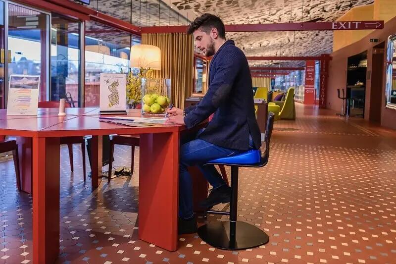 Gymnic Movin' Sit Cuscino posturale a cuneo blu postura seduta attiva 6/7