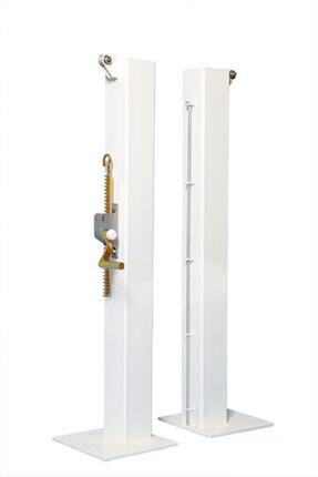 Poteaux de tennis carrés sur platines