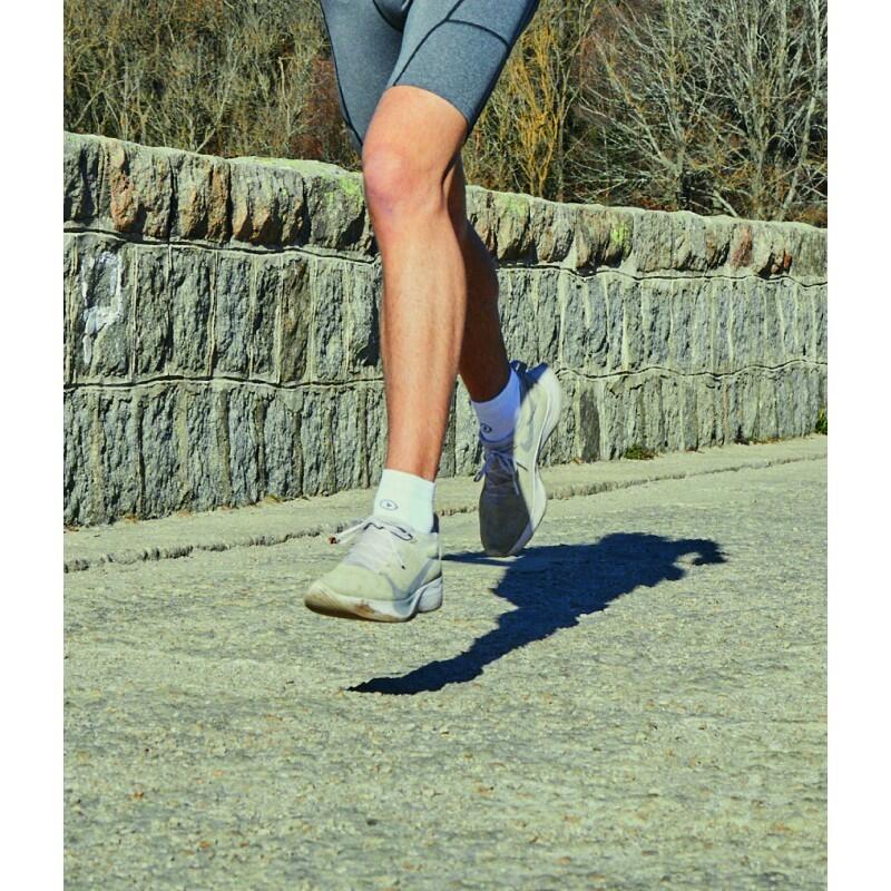 Calcetines de Running Enforma BOSTON Blanco. Efecto Acolchado. 5/7
