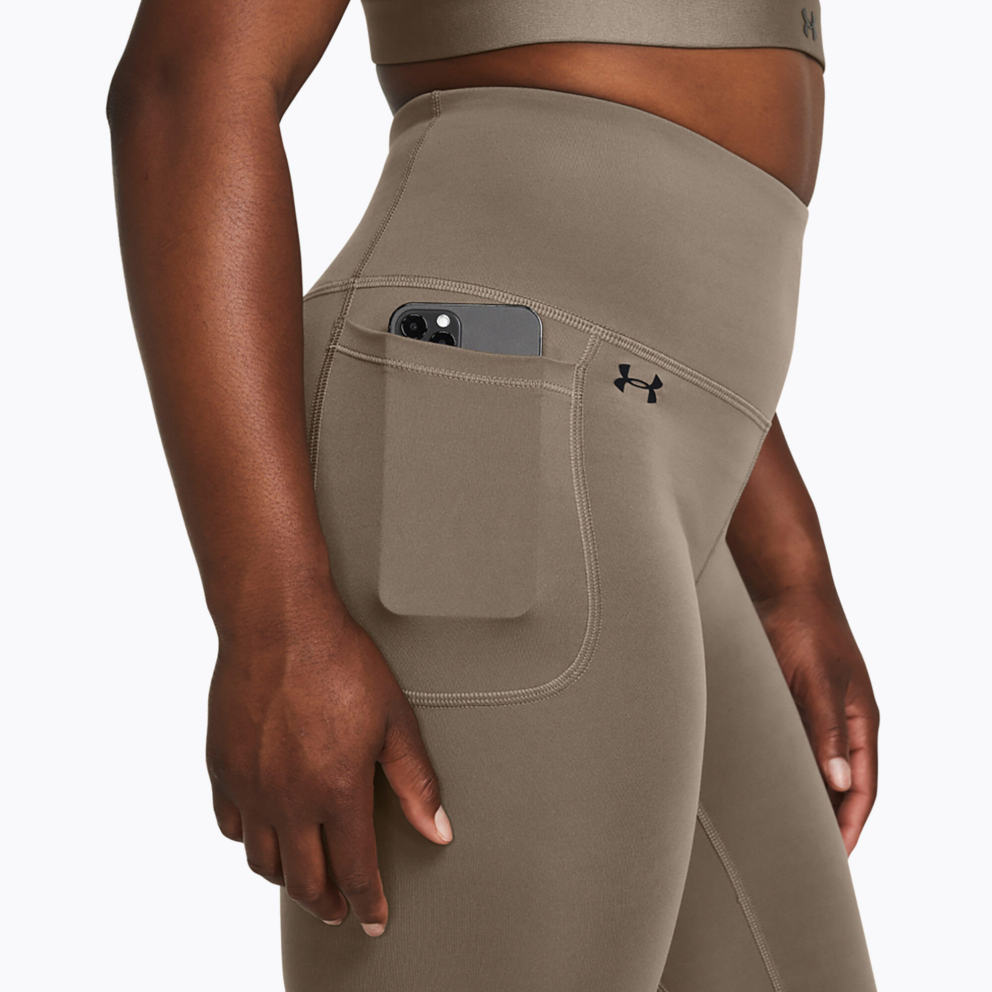 Mallas deportivas para mujer Under armour en color beige 4/5