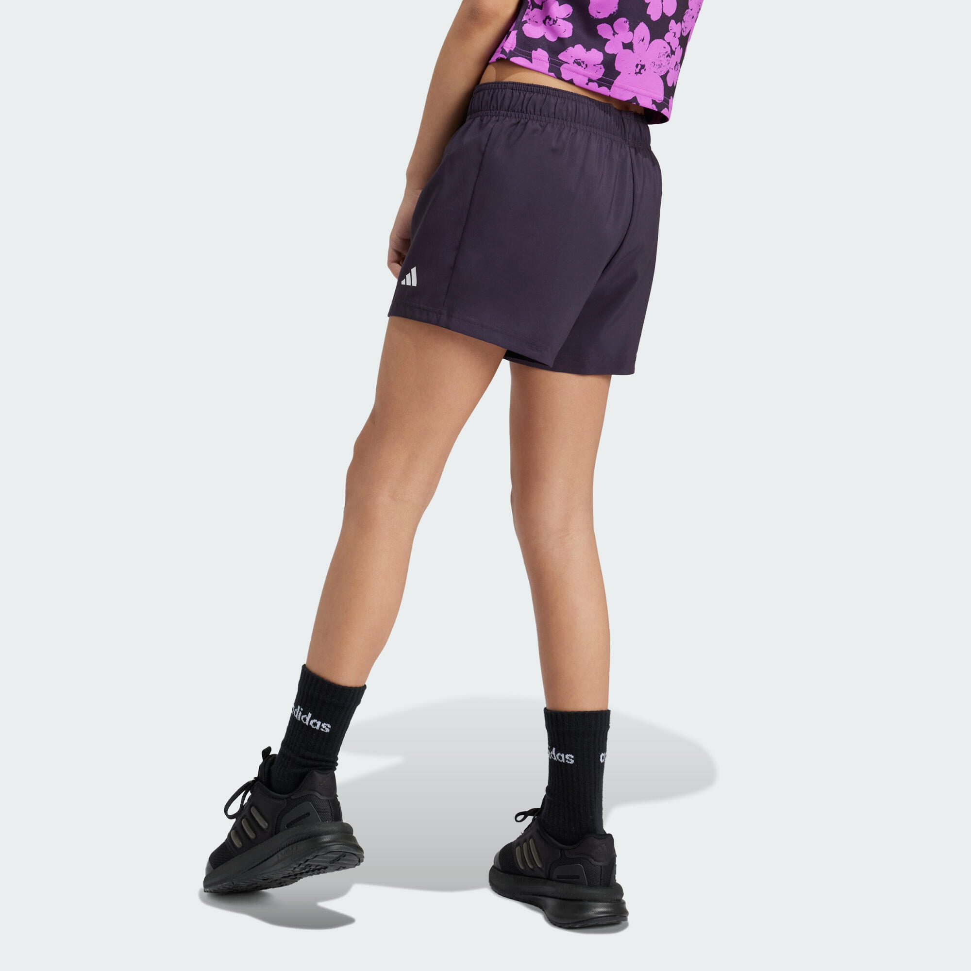 Train Essentials Seasonal Print Short Kids 3/5
