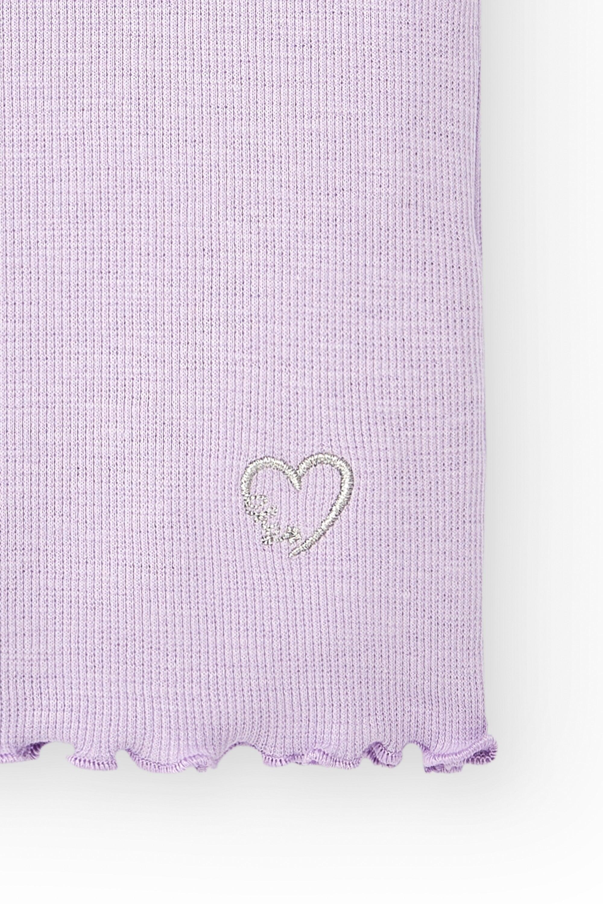 Camiseta roxa infantil com detalhe de coração 4/4