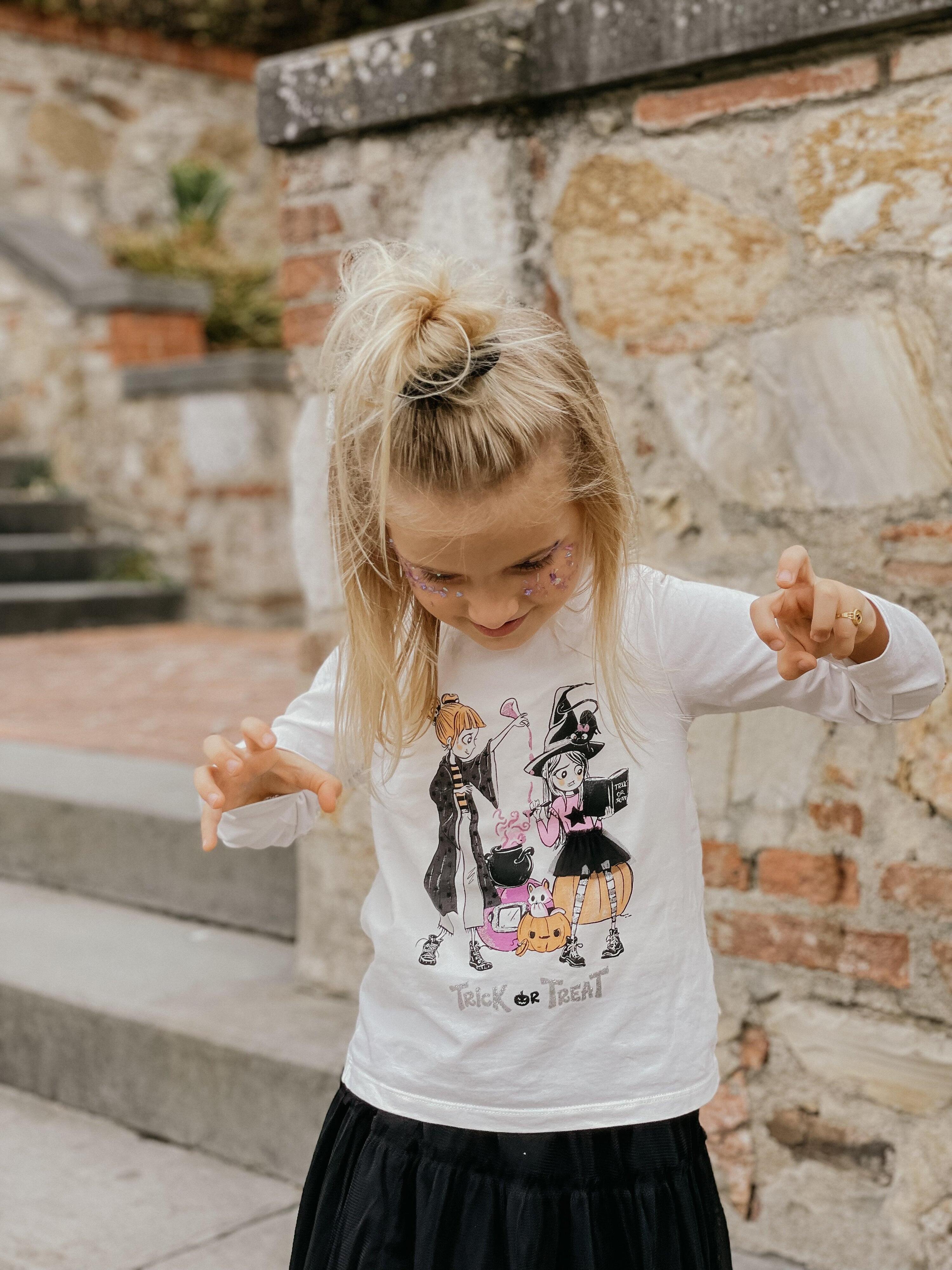 Camiseta feminina de manga comprida na cor off-white com estampa de 3/5