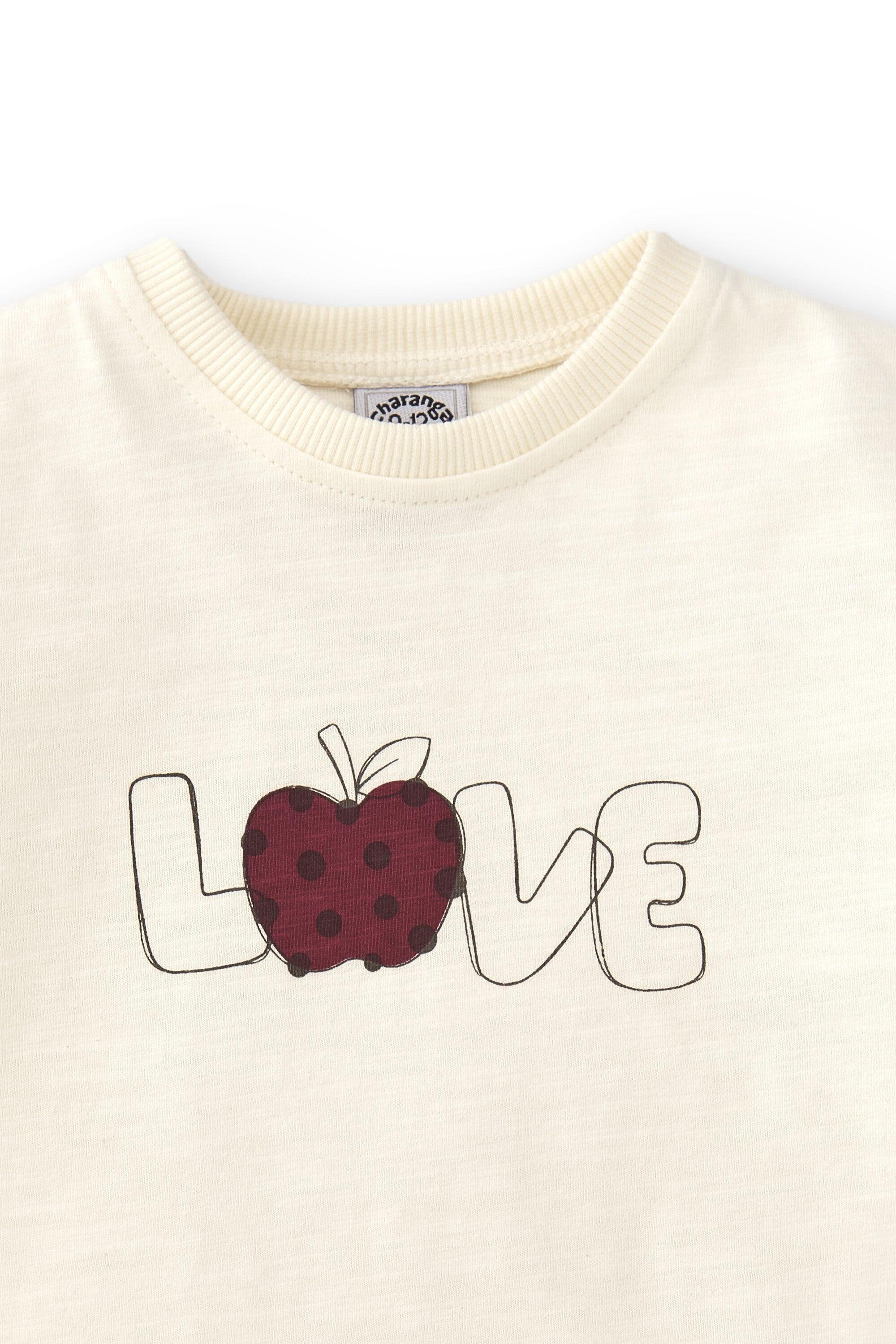 Camiseta infantil de manga comprida na cor off-white com a palavra LOVE (AMOR) 2/3