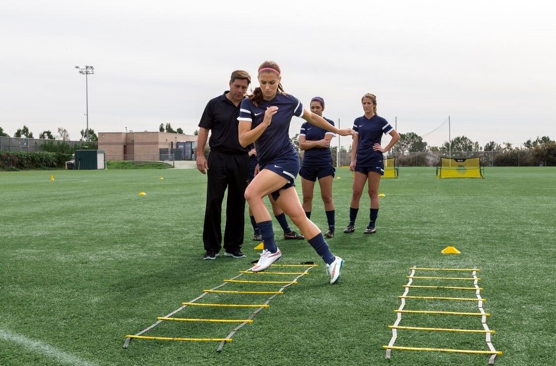 Scala Di Agilità Per Allenamento Velocità Calcio – Set Completo Con Ostacoli, Dischi, Paracadute E Corda Per Saltare, Pieghevole E Regolabile
