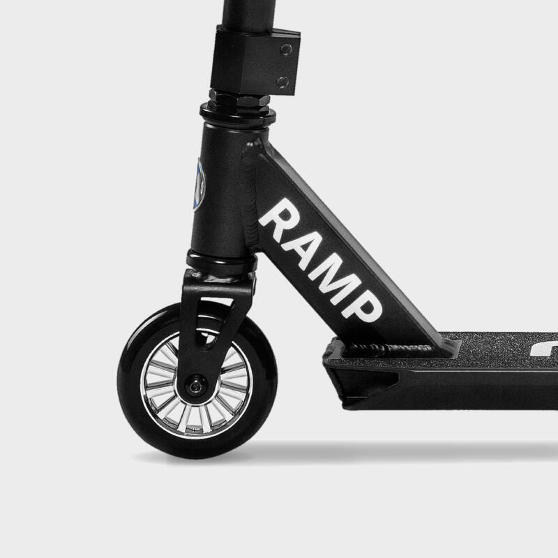 Patinete Micro Ramp Negro rigido de dos ruedas para saltos