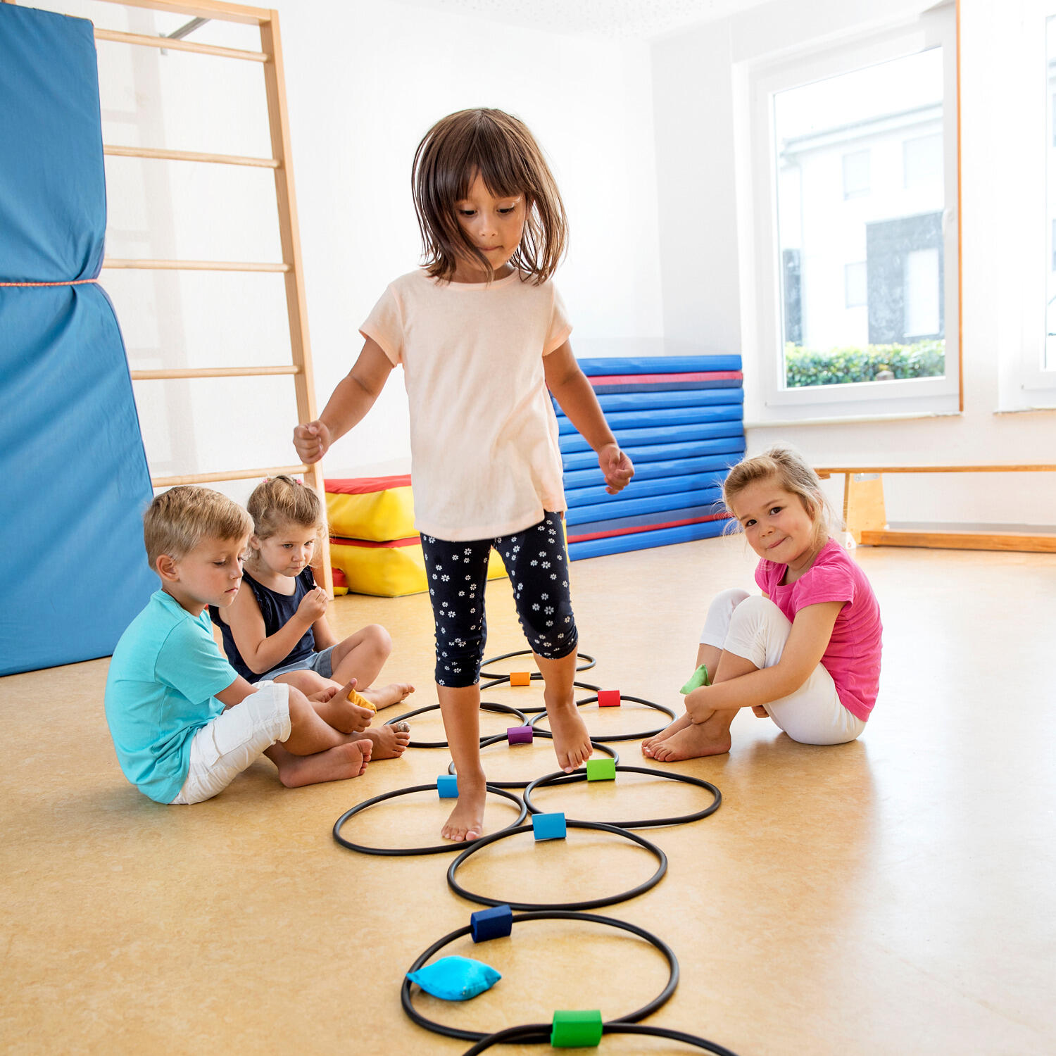 Bewegungsspiel Jump & Throw Kinderturnen Unisex 2/5