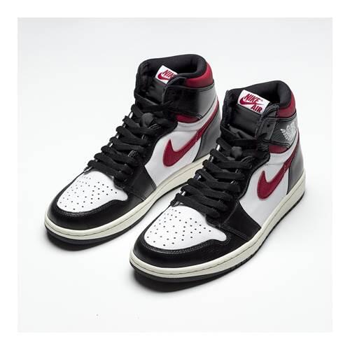 Chaussures  1 Retro High Black Gym Red 5/5