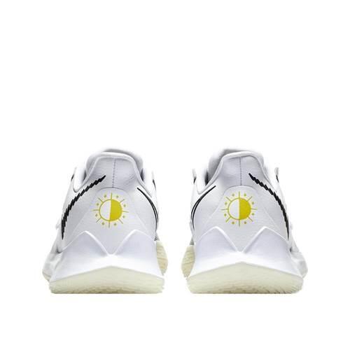 Scarpa basket uomo Nike Kyrie 3 4/5