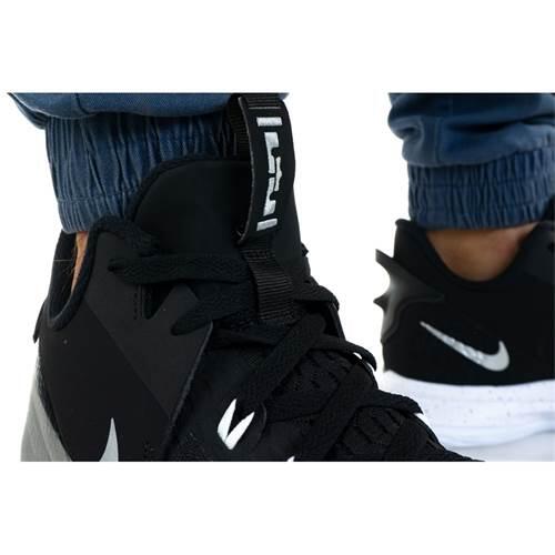 Chaussures basketball hommes Nike Lebron Witness 5 4/5