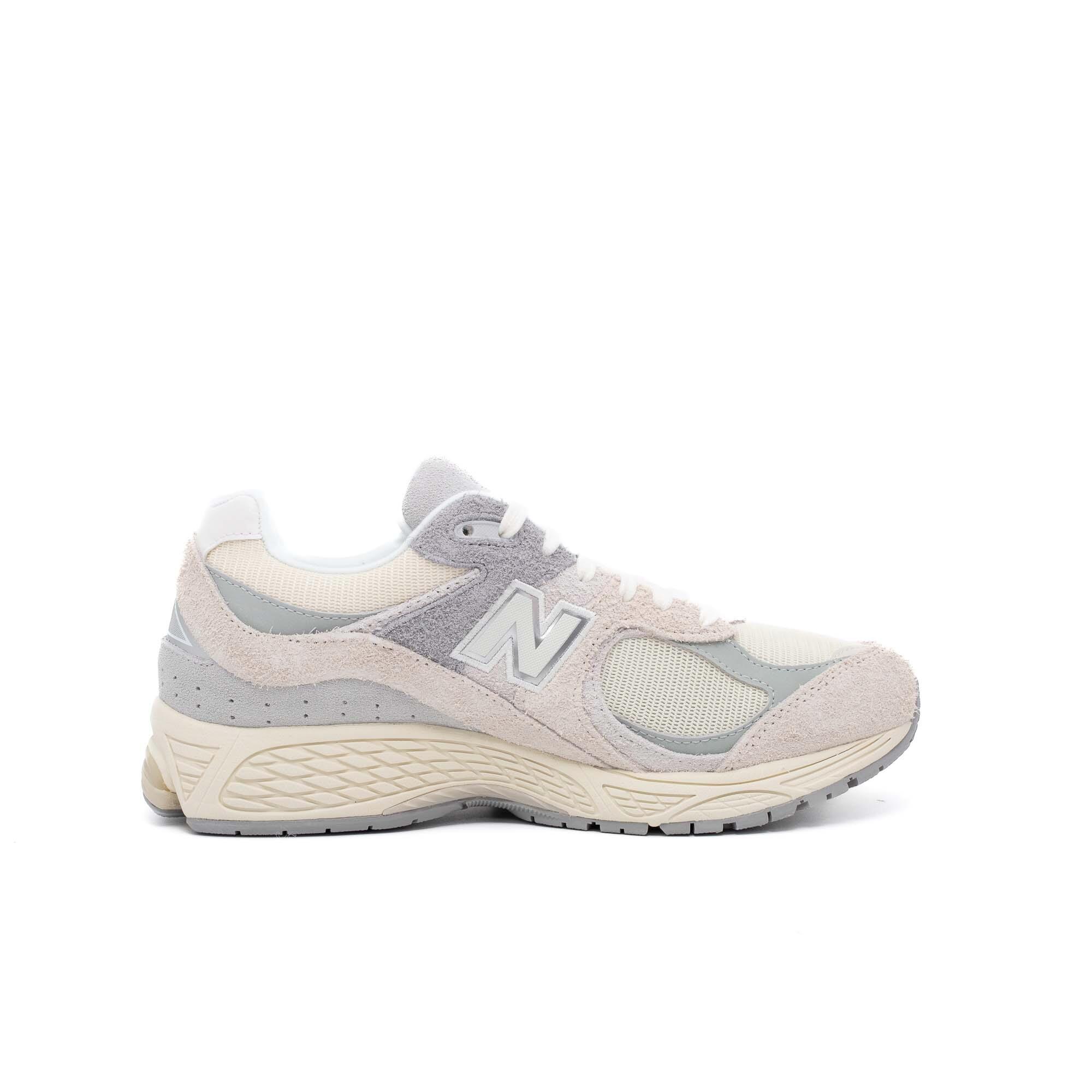 Sapatos New Balance 2002R bege homem 2/5