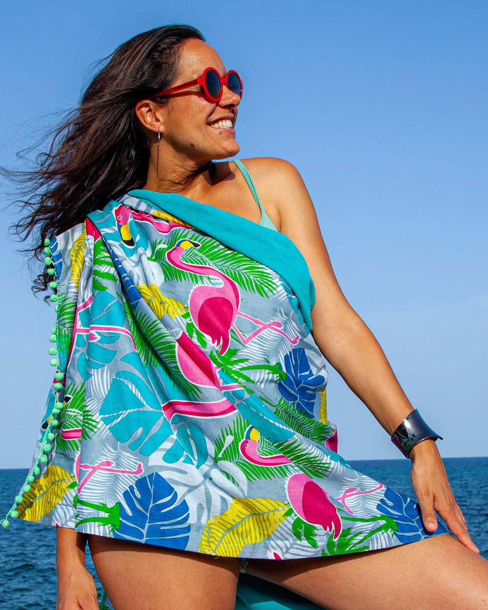 PAREO ESTAMPADO CON RIZO FLAMINGO 2/5