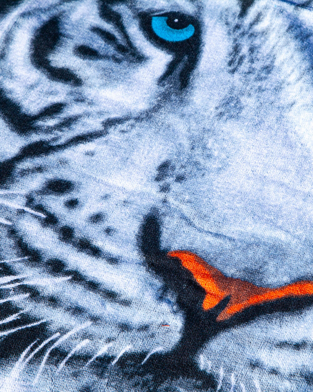 TOALLA ESTAMPADA TIGRE BLANCO 3/3