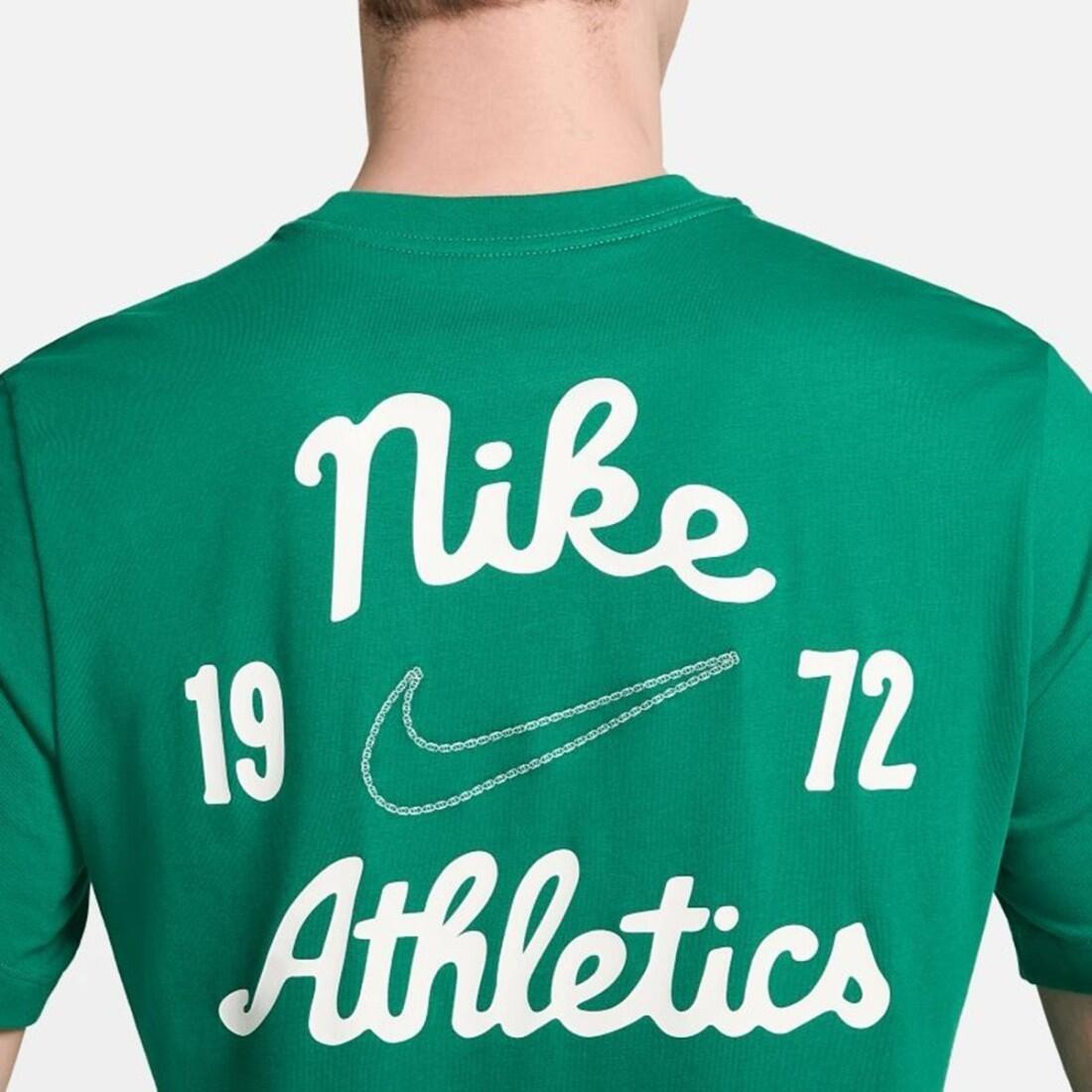 T-shirt uomo nike sportswear varsity - verde 5/6