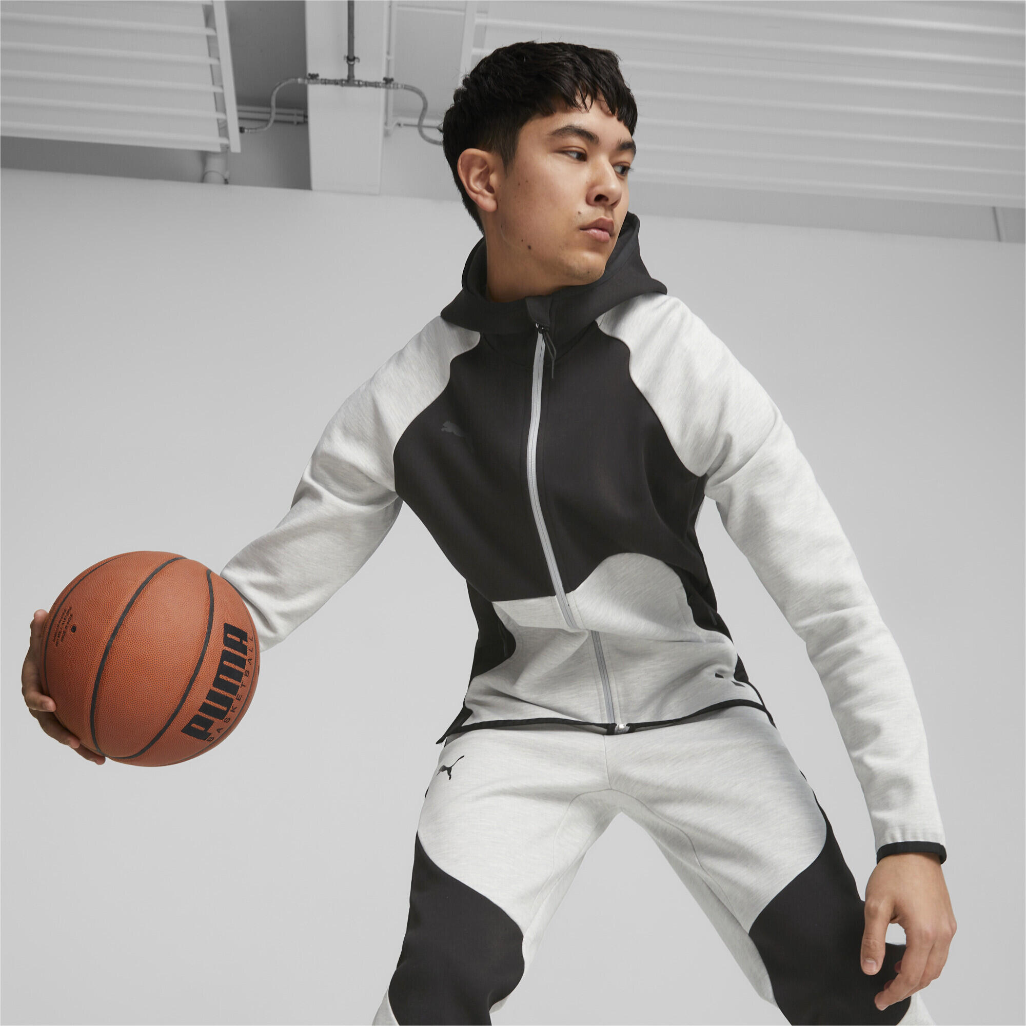Chaqueta Puma Hoops Team Dime hombre, gris claro, talla L. 2/7