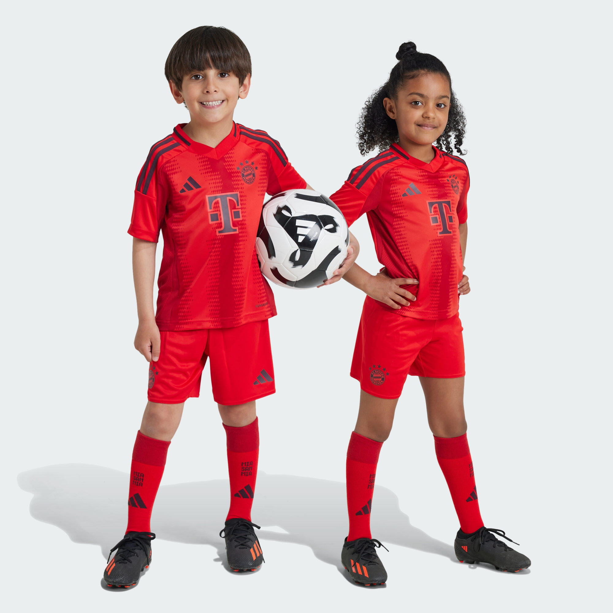 Mini kit Domicile FC Bayern 24/25 1/5