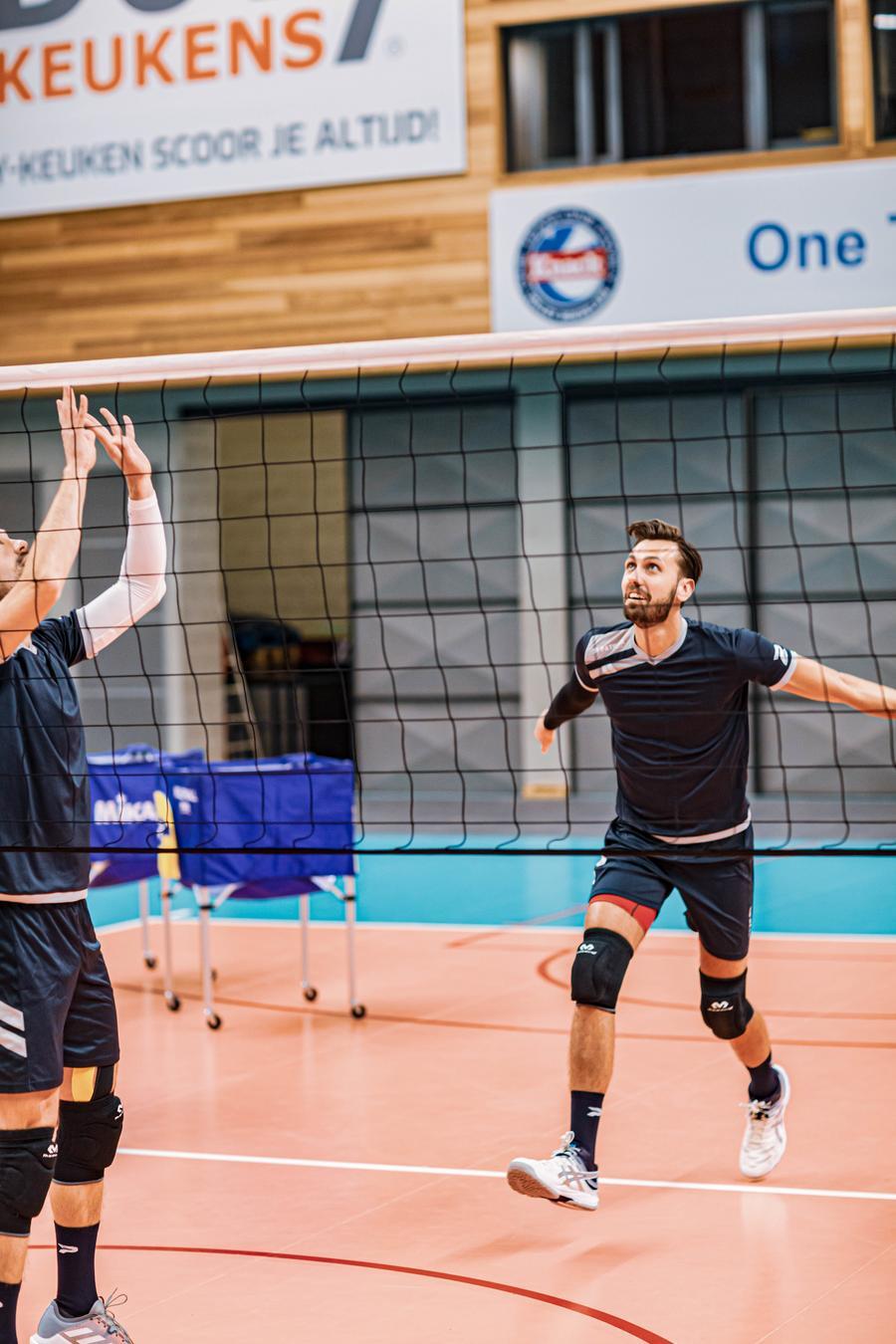 602 - PAIRE DE GENOUILLERES DE VOLLEY-BALL McDavid noir 5/5