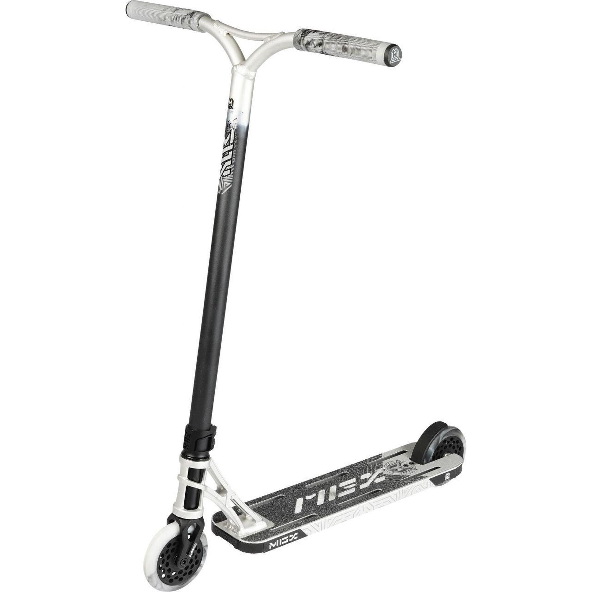 Trottinette TRougetinette freestyle  MGX Extreme E1  Argent-Noir