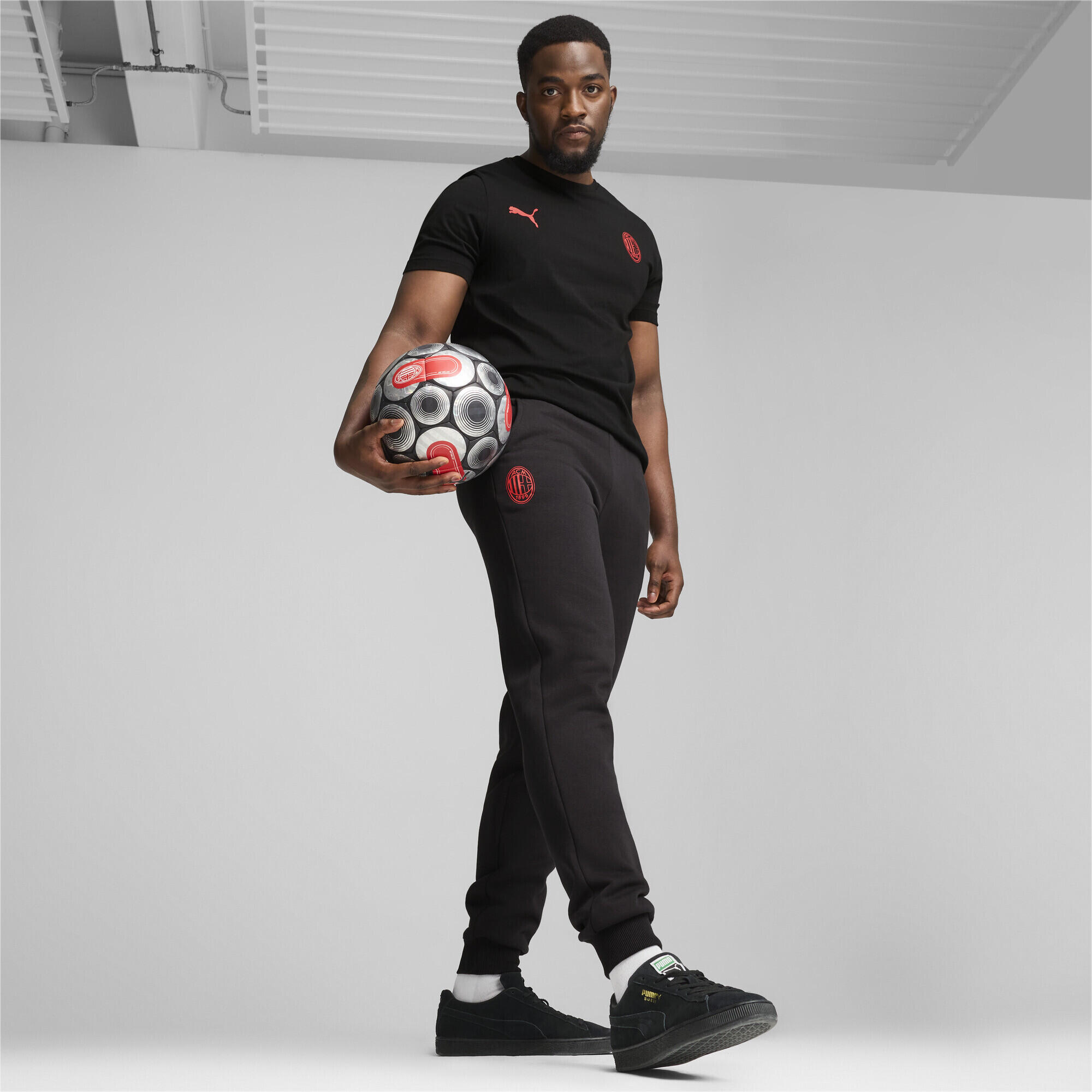 Pantalon ftblESSENTIALS AC Milan Homme PUMA Black For All Time Red 5/7