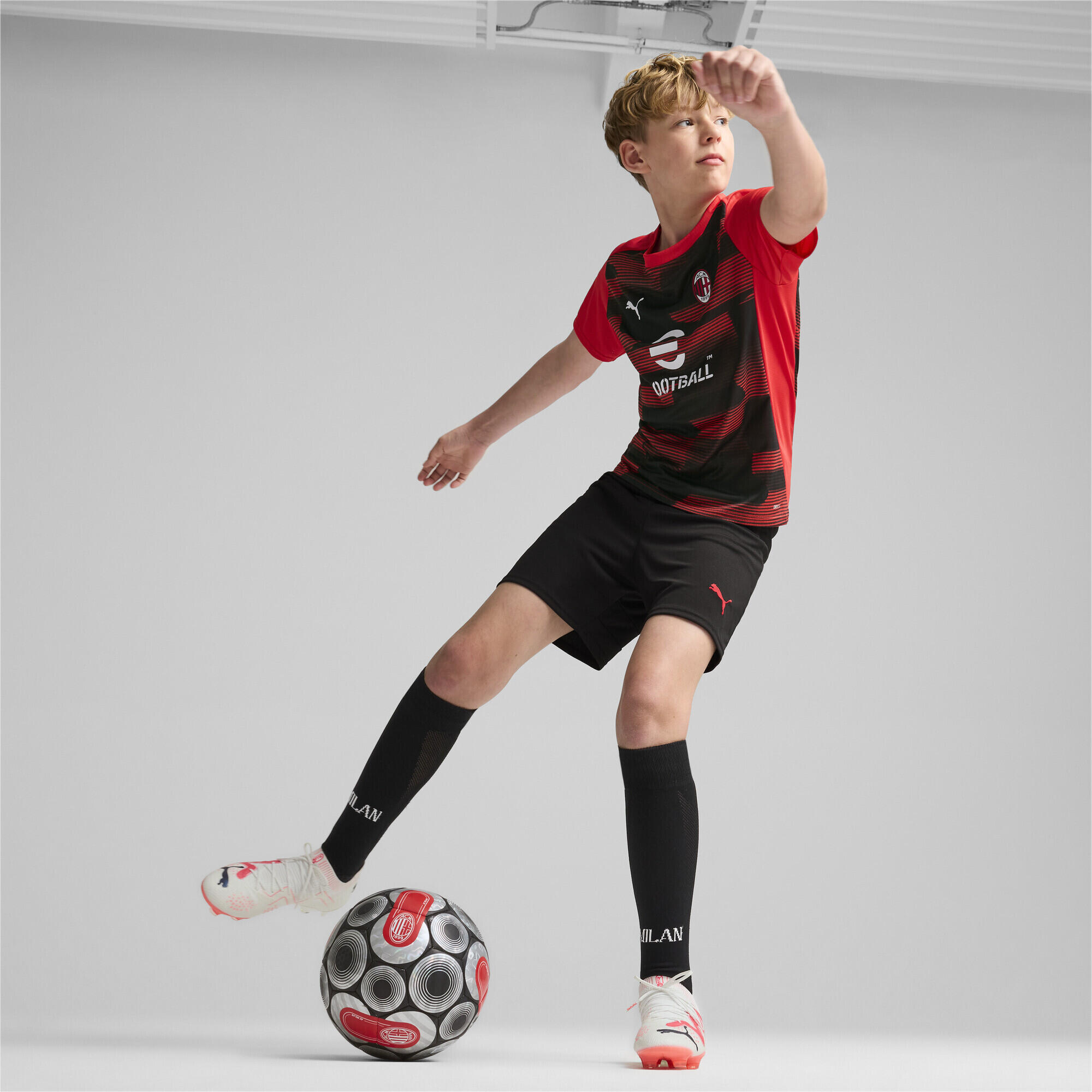 Maglia a maniche corte pre-partita AC Milan per ragazzi PUMA 4/7