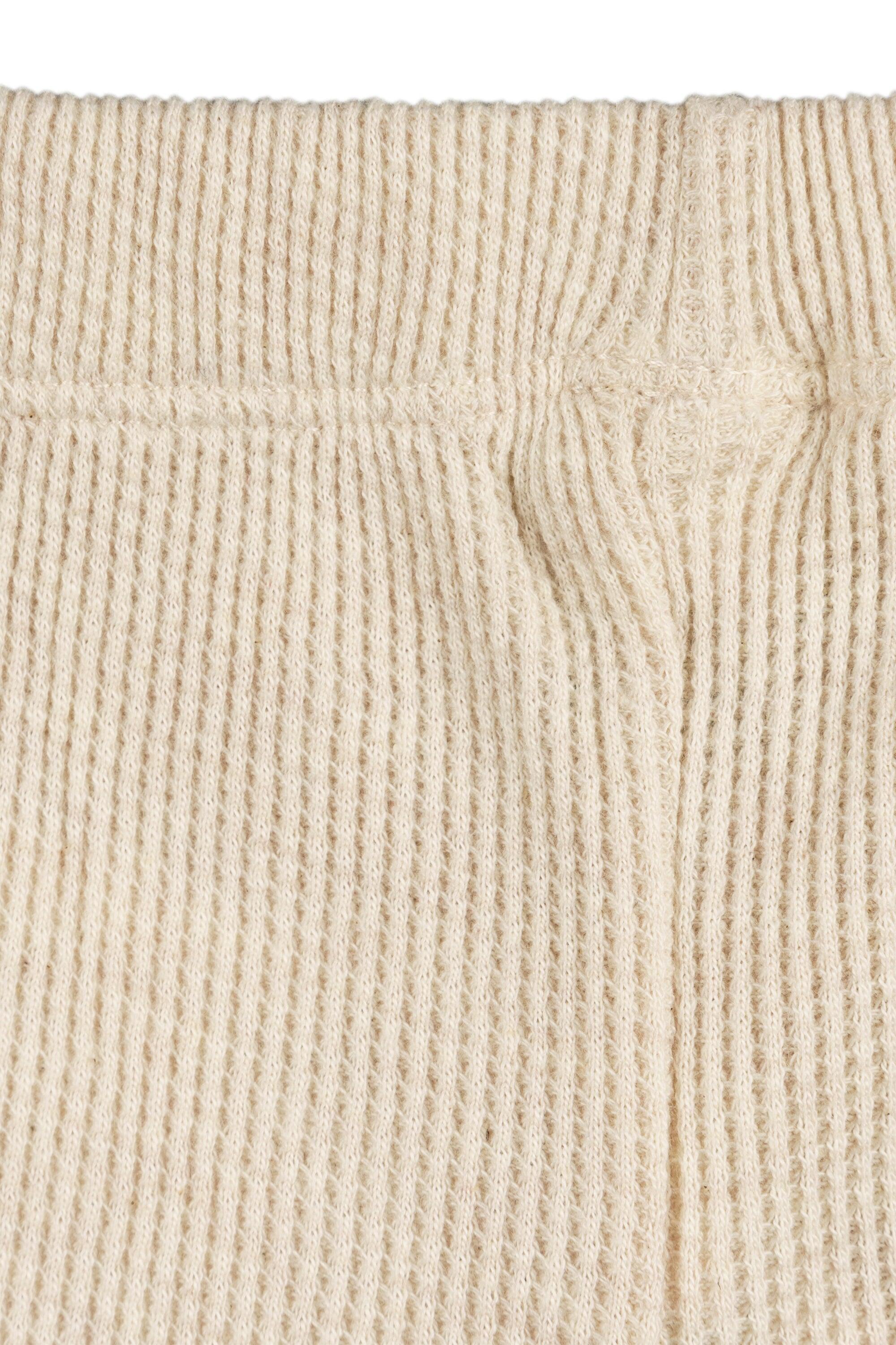 Pantalón de bebé niño en punto waffle color crudo 3/4