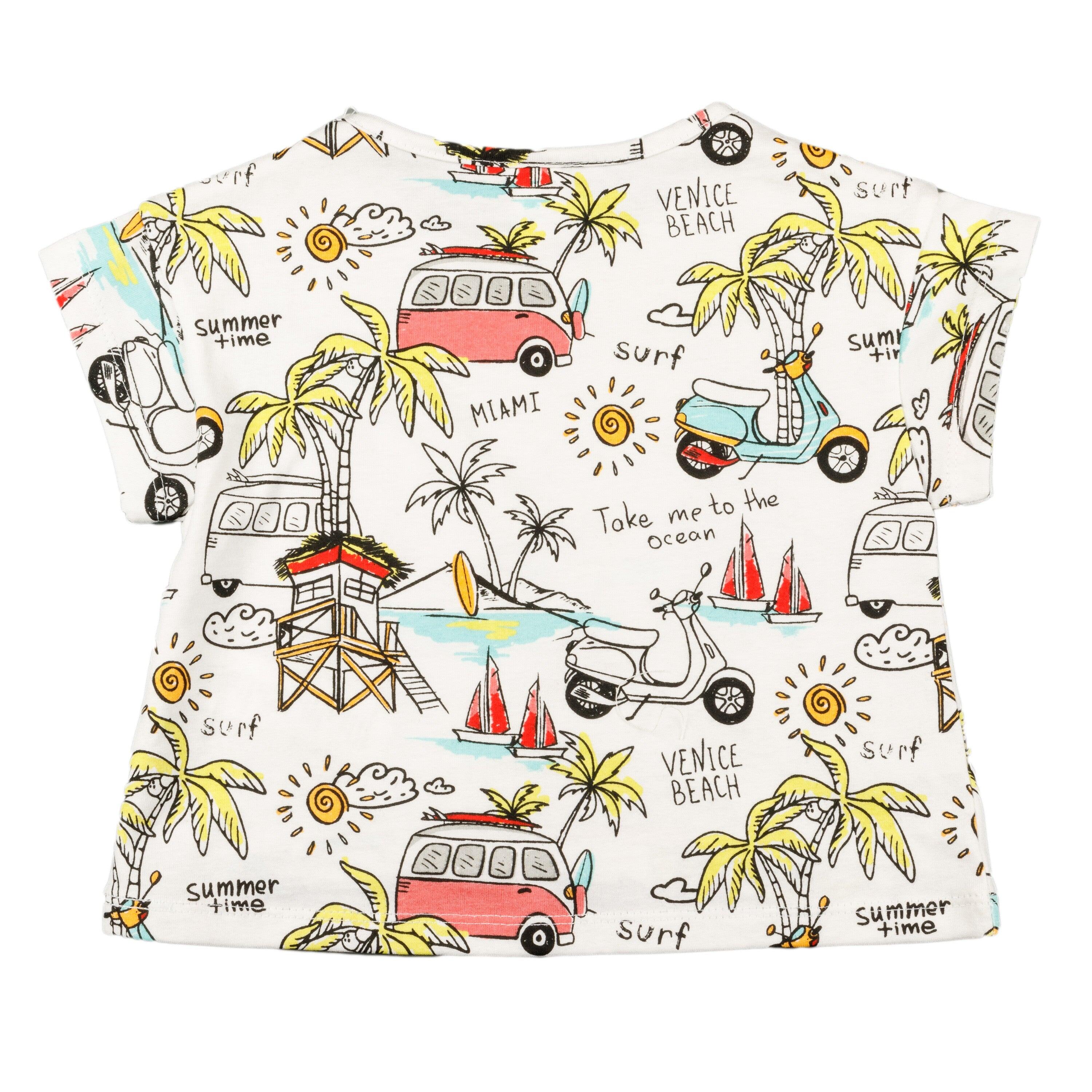 Look de verão feminino: camiseta Miami e shorts 4/5