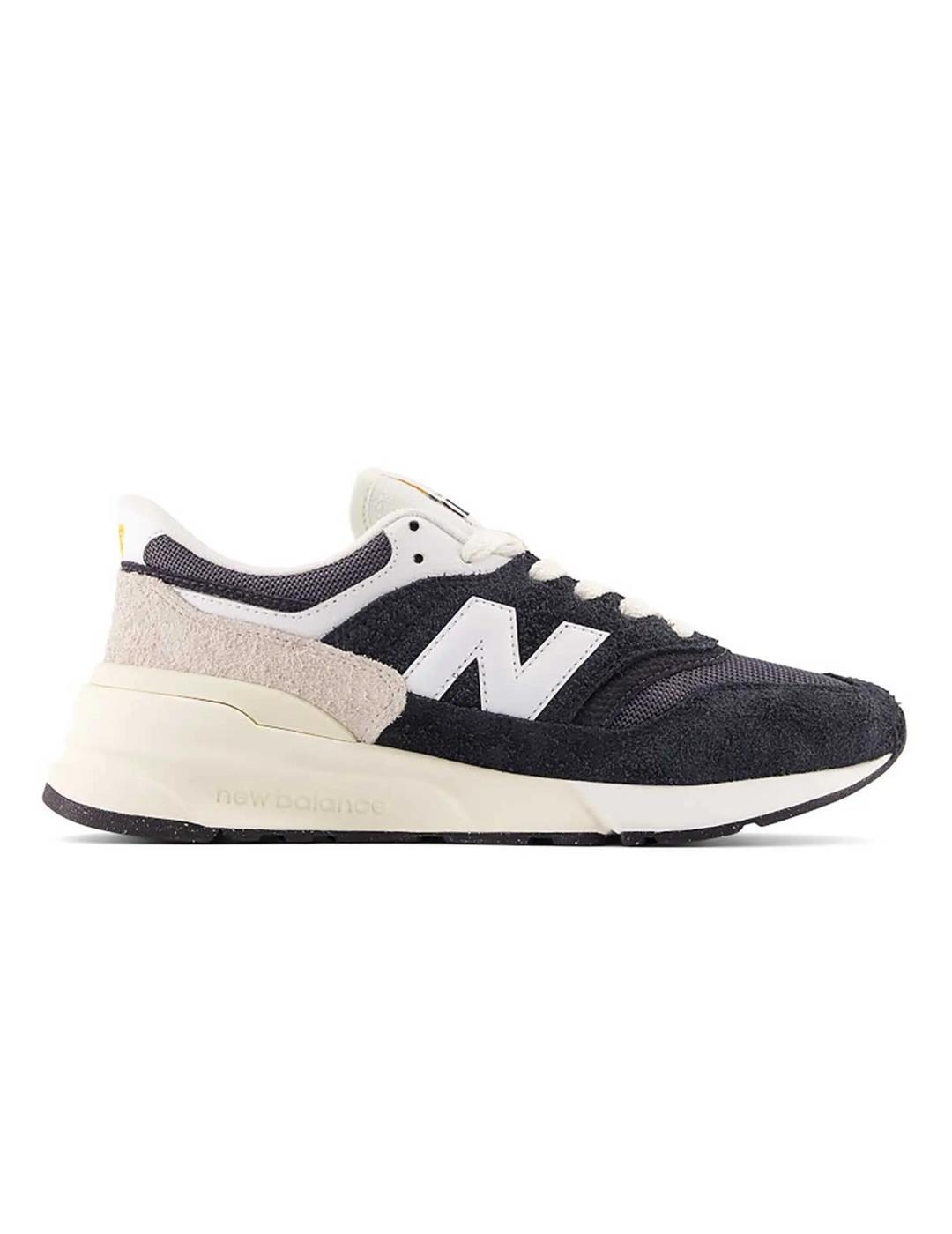 NEW BALANCE picture