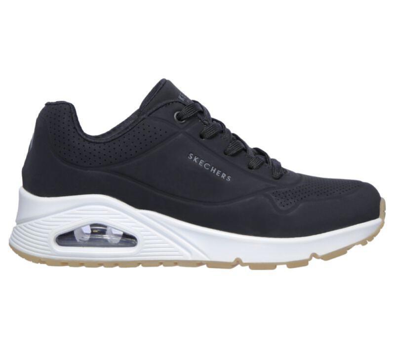 SKECHERS Un stand sur l'air