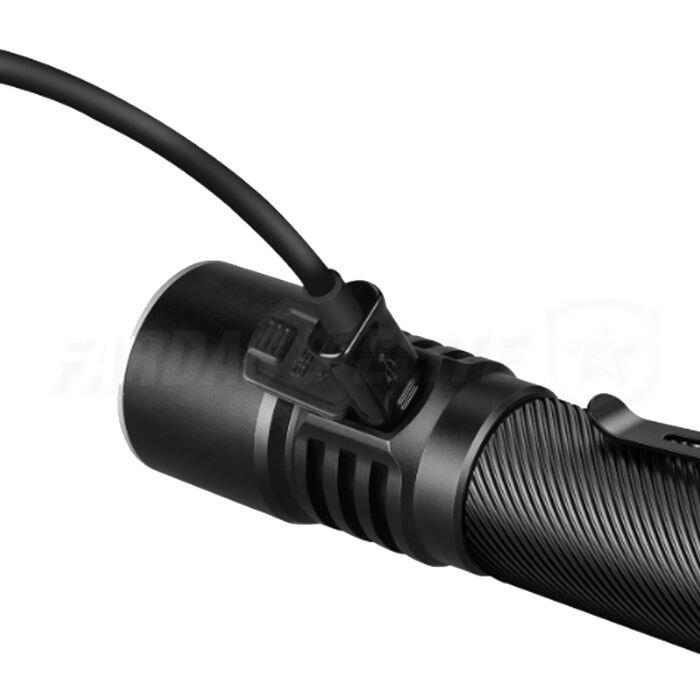 LANTERNA TÁTICA RECARREGÁVEL ST15R 1200 LUMENS 260M ALCANCE IPX8 KLARUS 3/4