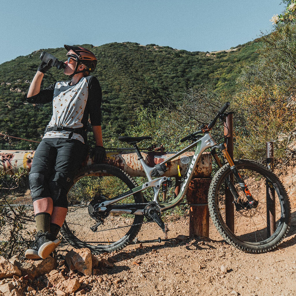 Lezyne Flow Water Bottle-Smoke Grey (600ml)