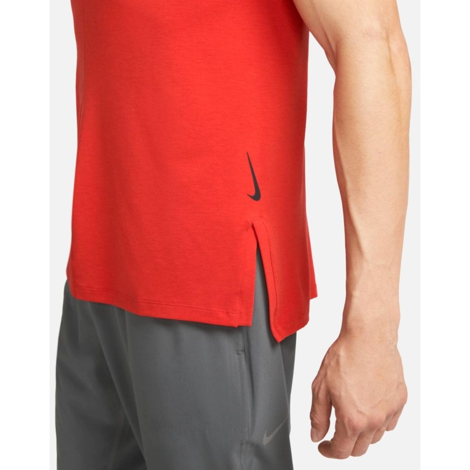 Camiseta de manga corta Nike Yoga Dri-Fit, Rojo, Hombre 5/5