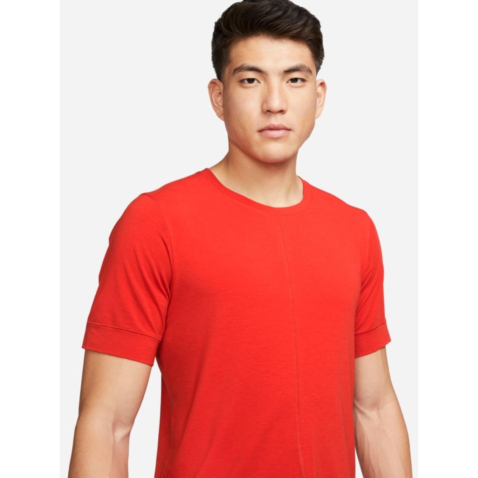 Camiseta de manga corta Nike Yoga Dri-Fit, Rojo, Hombre 4/5