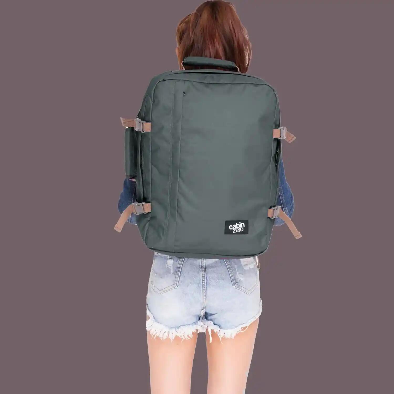 【こま】CABIN ZERO CLASSIC 44L black Classic Backpack - 44L Black Sand | CABINZERO