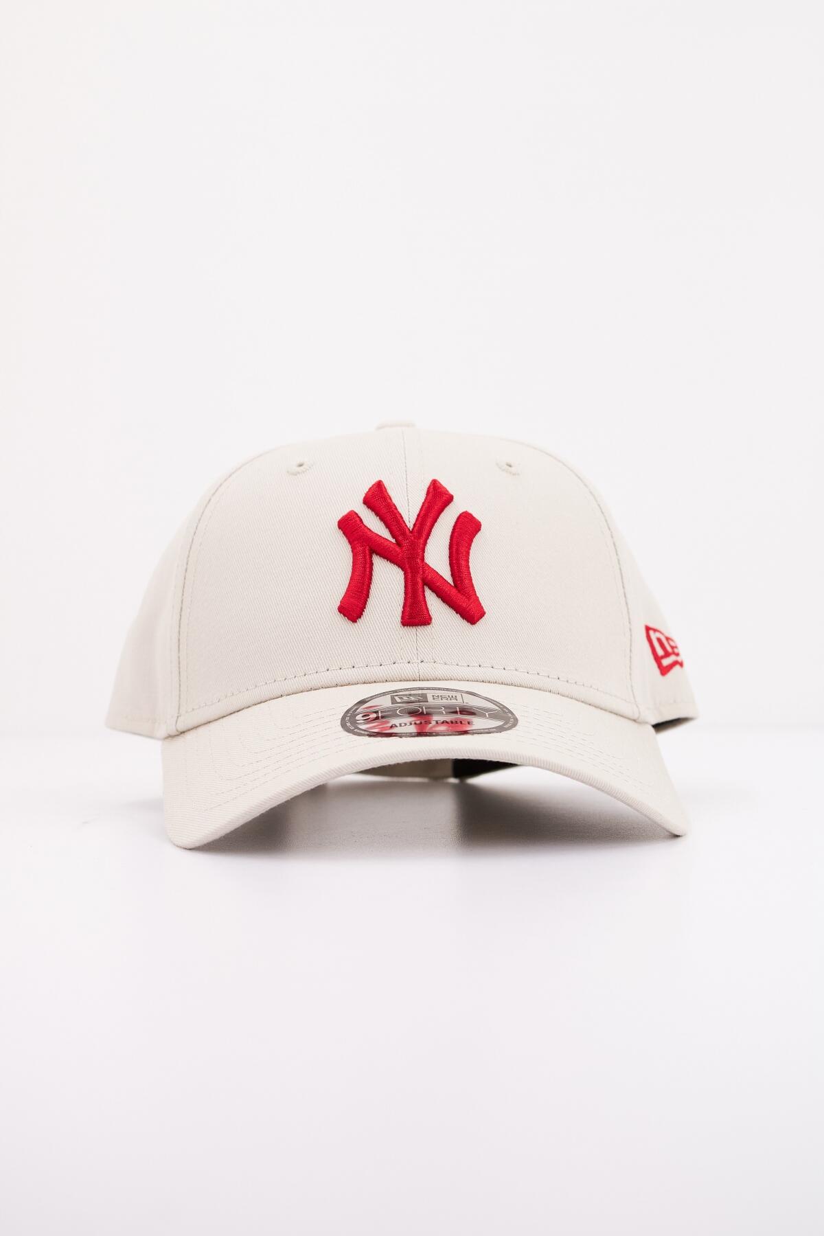 Cappello New Era Modello League Essential 9forty Colore Beige 5/6