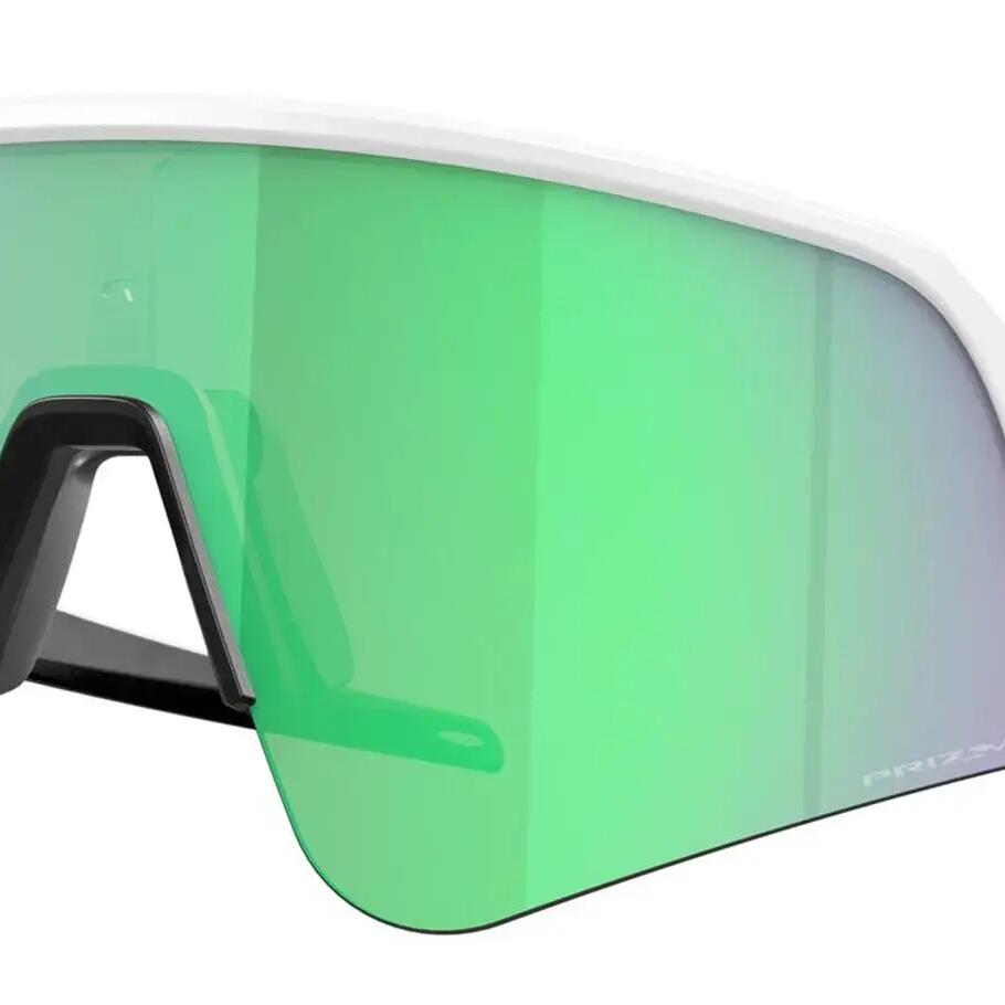 WHITE / GREEN