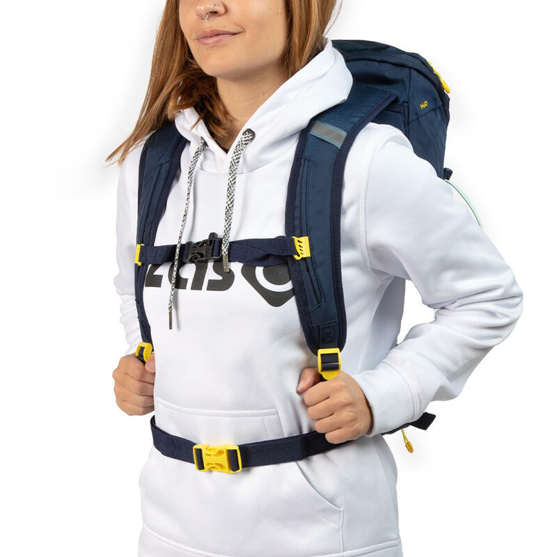 Sac à dos de trekking et de randonnée Izas Novax M, multi-poches, capacité 25L