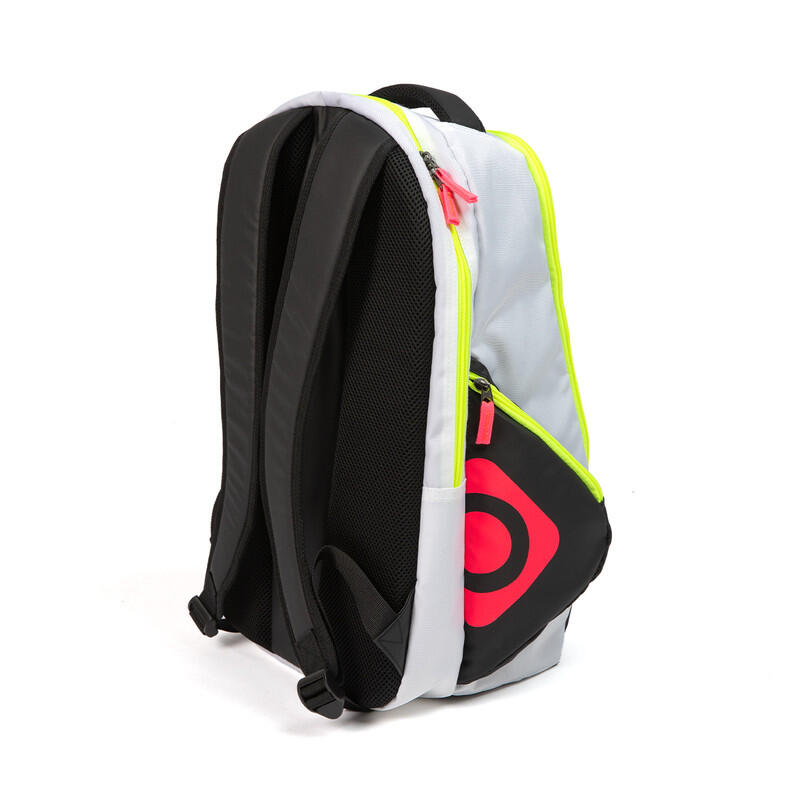 Izas INOUT Adventure rugzak:ontworpen voor prestaties in elke outdoor activiteit 2/3