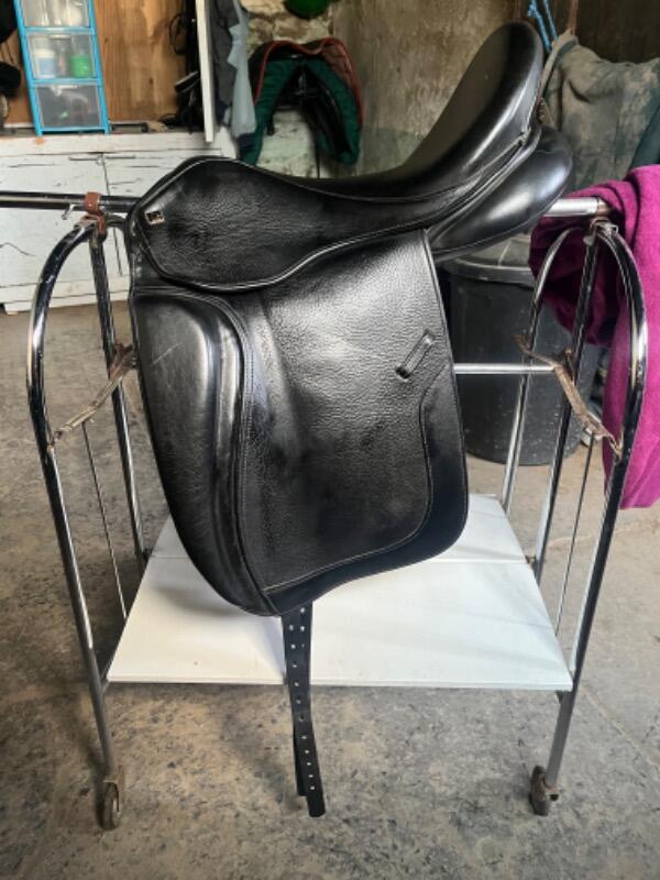C2C - Selle de dressage 3/4