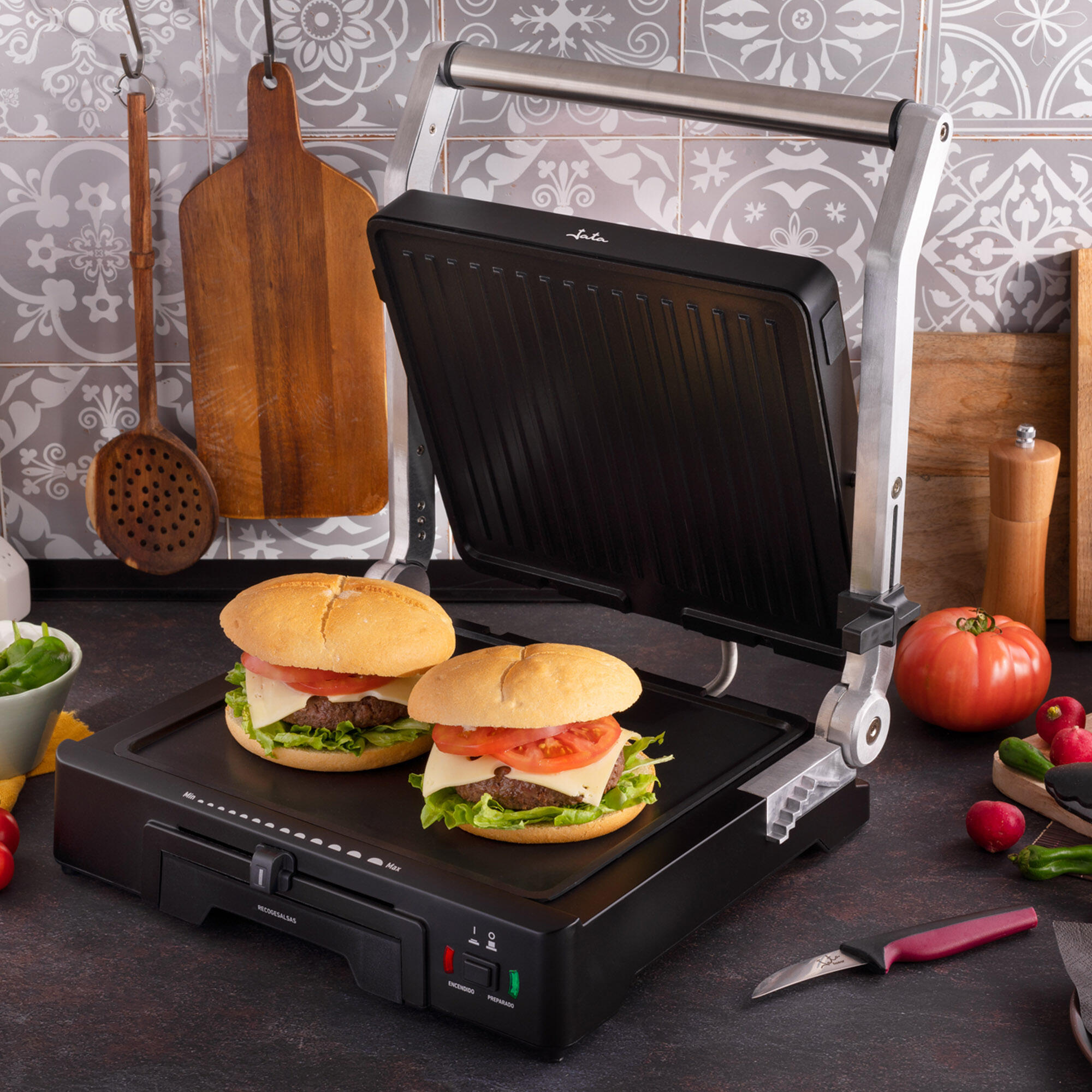 Parrilla eléctrica y grill Jata GR1100 con placas mixtas antiadherentes. 3/4