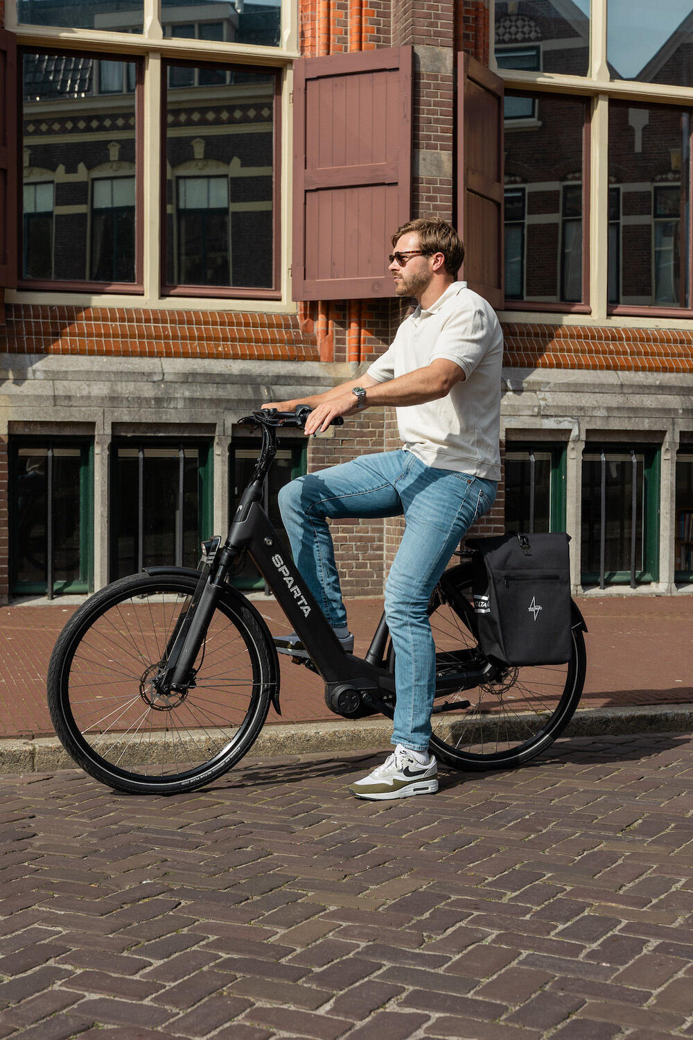 Voltano Luxe E-bike Fietstas / Rugtas - Zwart - 28L - Laptopvak 2/7