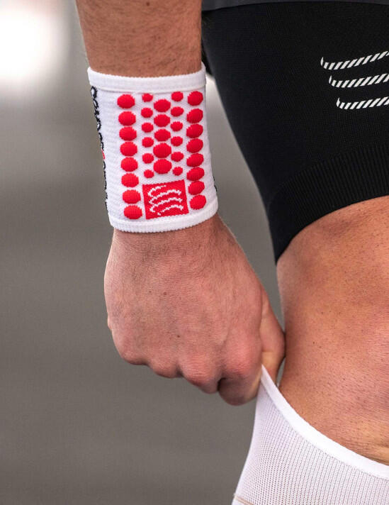Bracelet éponge "Sweatbands 3D,Dots" Compressport 2/3