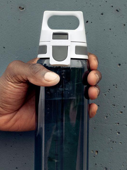 Gourde SIGG Total Color Anthracite 1L ultra légère et résistante en tritan 3/3