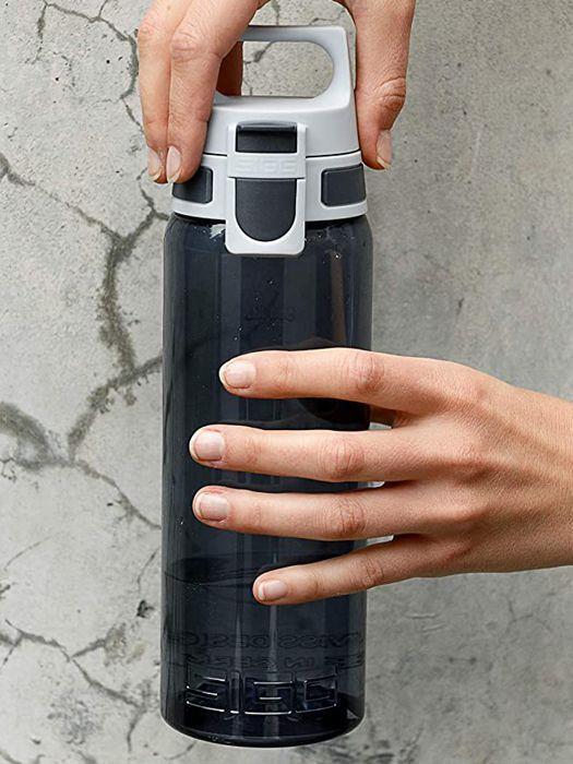 Gourde SIGG Total Color Anthracite 1L ultra légère et résistante en tritan 2/3