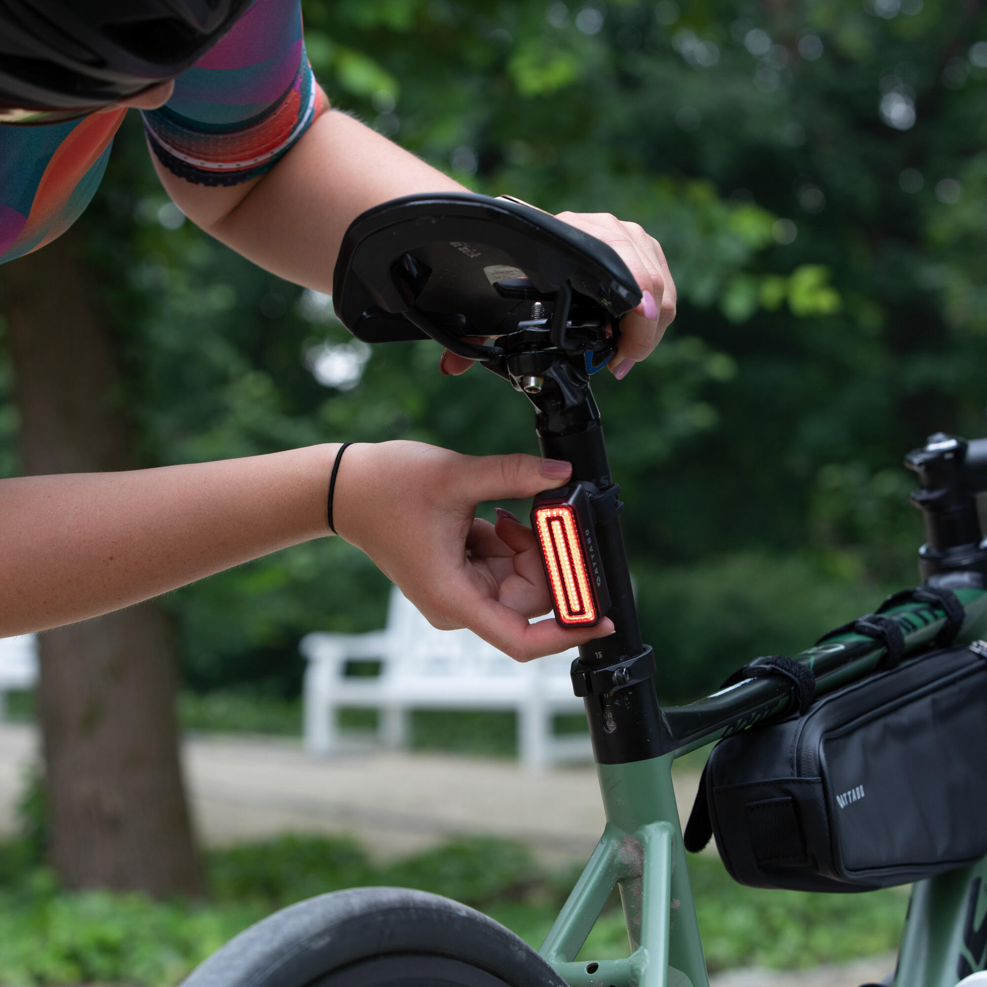 Feu arrière de vélo ATTABO LUCID 100 4/7